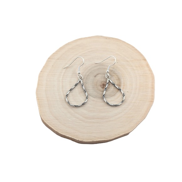 Handcrafted Native Amercian Twisted Loop Navajo Dangle Earrings** - Picture 9 of 10